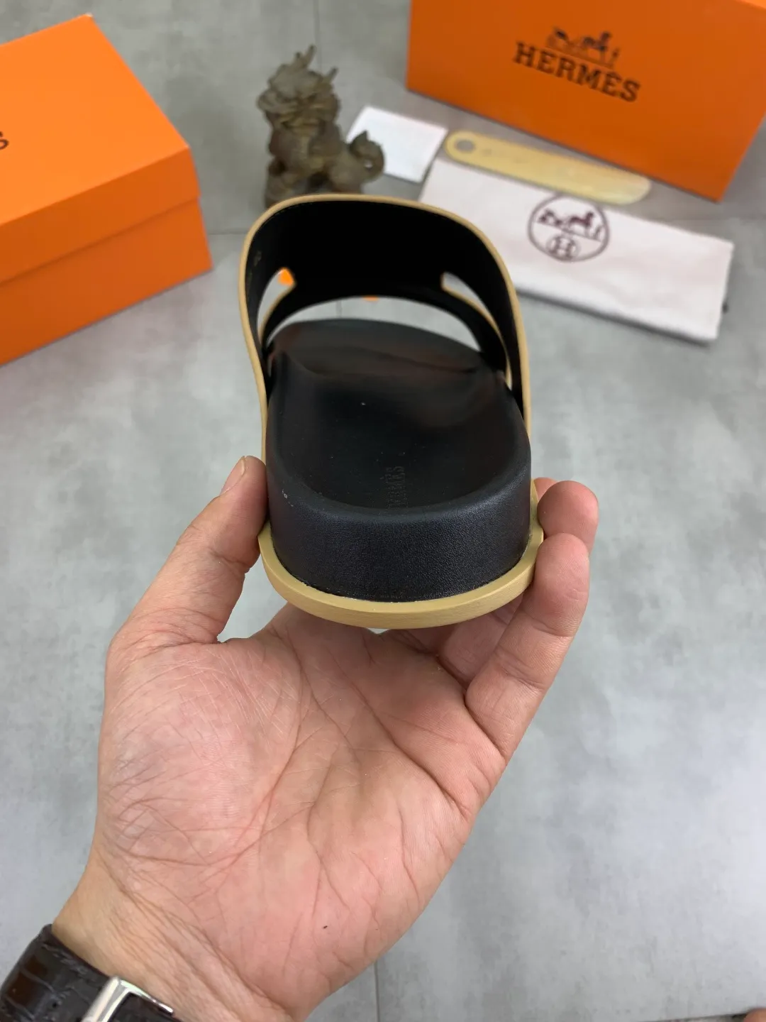 Men's shoes 💰P440 New [HERMES] high-end quality new Hermès slippers, made of imported calfskin, wear-resistant and non-slip rubber outsole. Fashionable and elegant code number: 39-44 (38 45 46 customized)
